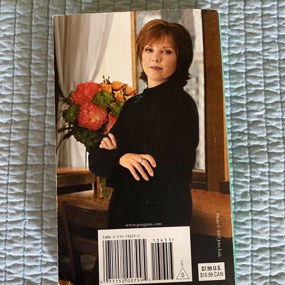 Key of Valor Paperback Book by Nora Roberts - Picture 2 of 3